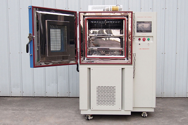 غرف اختبار البطارية مقابل الغرف البيئية العامة