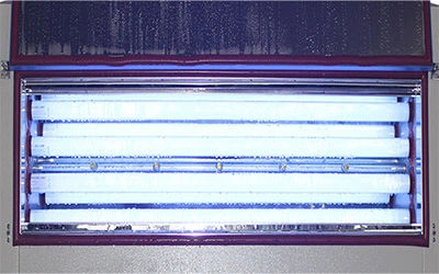 ما هو اختلاف تطبيق مصباح UVA340 و UVB313 في غرفة اختبار الشيخوخة UV ؟